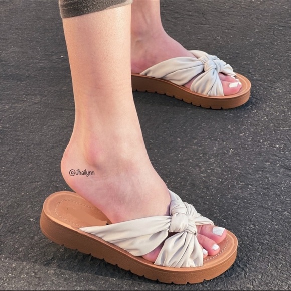 Ivory vegan leather knot sandal - Picture 3 of 4